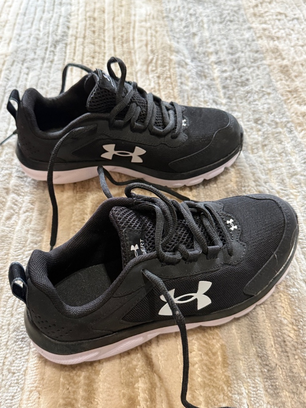 Under Armour Kids Black and White Athletic Sneakers Size 4